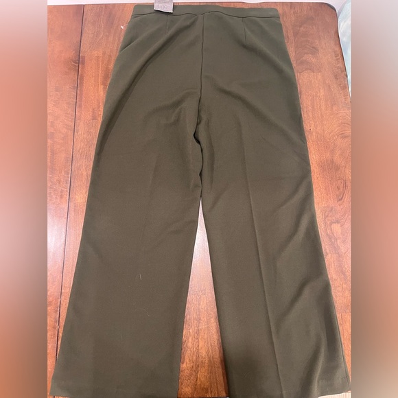 One by Chapter One Green Pull on Dress pants - Picture 4 of 4